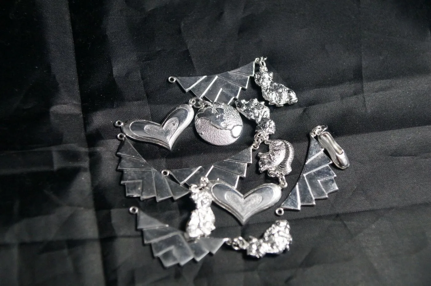 Silver-plated charm necklace with hearts and figures